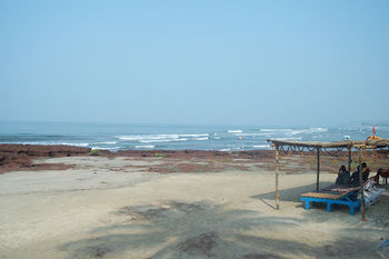 Sea View Resort Morjim Exterior photo