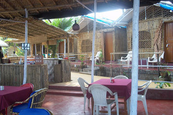 Sea View Resort Morjim Exterior photo