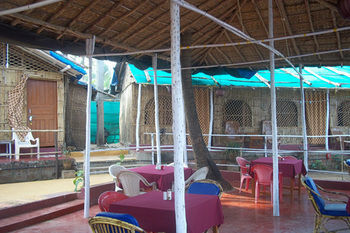 Sea View Resort Morjim Exterior photo