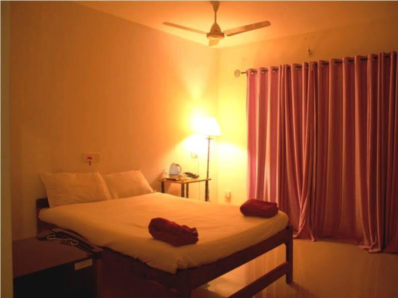 Sea View Resort Morjim Exterior photo