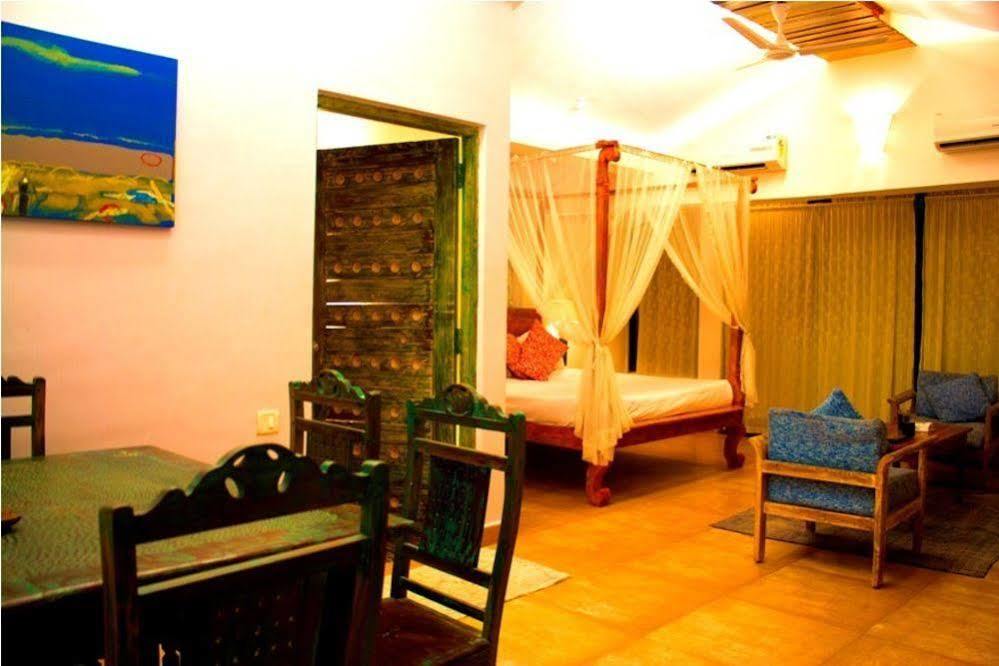Sea View Resort Morjim Exterior photo